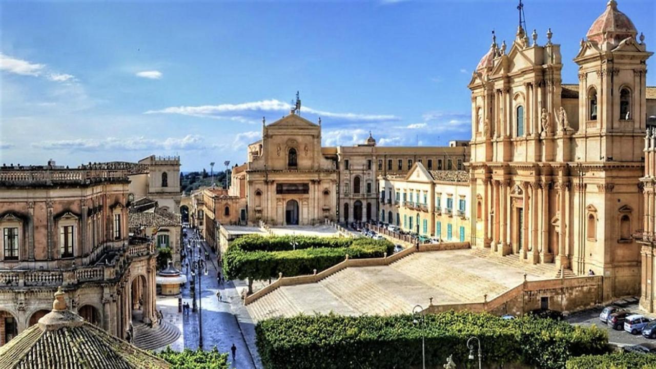 Villa Casale Hibiscus Santa Maria Del Focallo Exterior foto